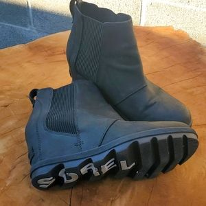 Sorel booties, leather upper, black sz 8.5, EUC